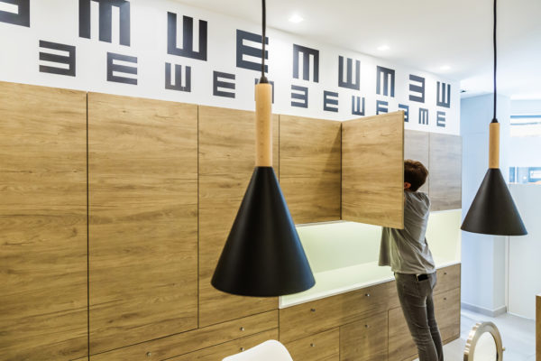 Óptica Coloma, mueble contenedor